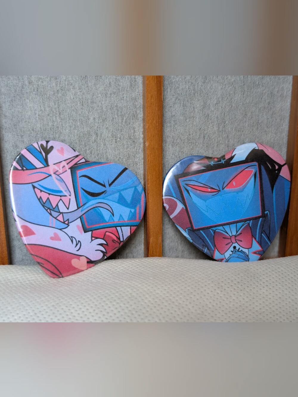 Blue Heart-Shaped Graphic Brooch Pin Set - Pair